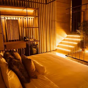 4* Hotel Hush Hush